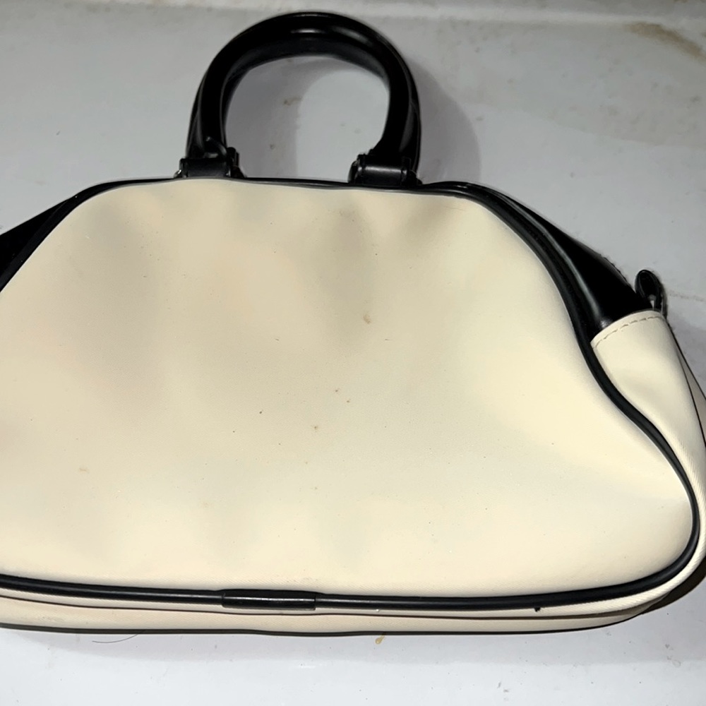 I am selling a really cute Y2K bag wasn’t too expensive and there is no tax bye